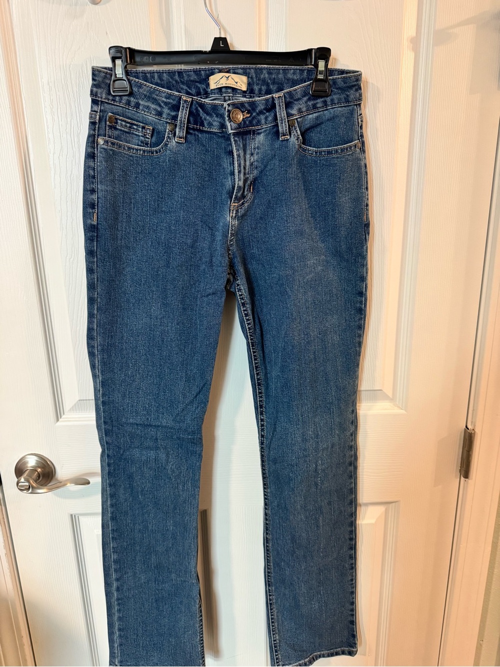 Women’s Blue Mountain Mid-Rise Straight Jeans in Dark Blue